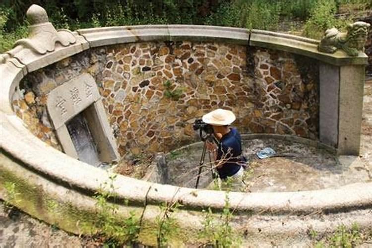 论述风水先生看坟地风水