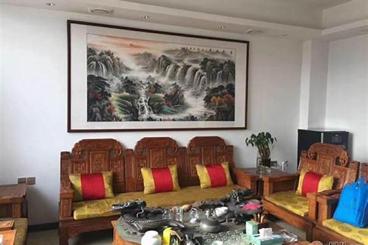 沙发后面挂什么画旺财？