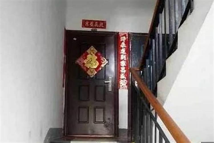大门正对坟头,怎么办？