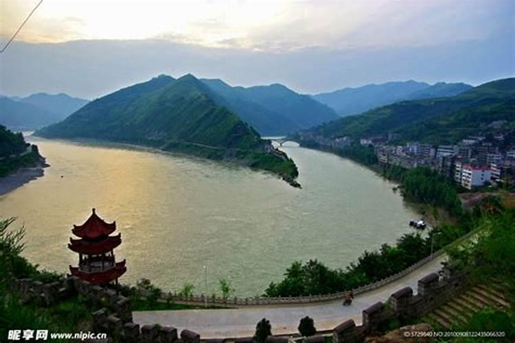 听说洛阳凤凰山的风水好,两河夹一山,谁知道是哪两河呢？