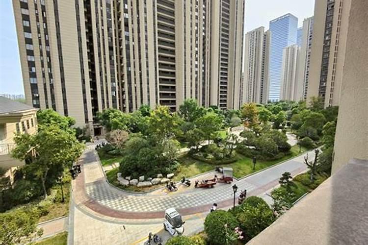 急建房.地形是东边大河南北向.宽八十米.巨河边五米有一南北路.宅基巨。
