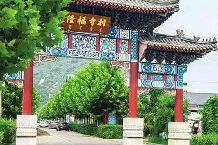 天津蓟州溶洞风景区门票</p><p>蓟州溶洞风景区位于天津市蓟州区罗庄子镇洪水庄北灵气山下，属燕山余脉，中上元古界白云岩地层，距今约18亿年。目前已开发三万平方米，洞内全长1500米，在景区中央已有联通三级水平溶洞系统，洞内全年恒温18摄氏度。是天津市唯一的洞穴景观。景区现运营项目：溶洞、7D玻璃悬索桥、高山丛林漂流、高山旱滑、。</p><p><h3 ext>2、求蓟县旅游景点排名,哪些比较值得去？