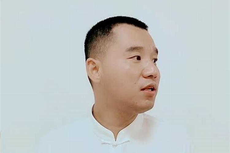 风水大师我该听谁的？