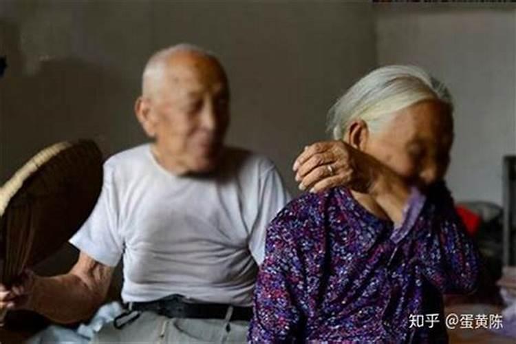 家里老人去世了,因为一点小事跟请的先生吵架了,这个先生会不会使坏比。？