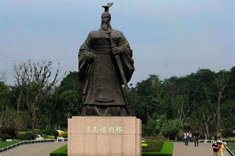 菏泽仿山景区介绍地址pp仿山旅游区位于国家AA级风景名胜区定陶县以北6公里处。仿山是西周曹国皇帝的陵墓，是山东省重点文物保护单位。公元前1046年，武王摧毁商朝，将国家分为两部分：他的弟弟振铎被封为曹和建陶丘都城。公元前487年，曹死后，曹民怀念故里，于是在仿山上修建了曹伯祠。曹伯祠多次反复修建和延续。唐宋以后，仿山。pph3ext四、仿山的传说故事？