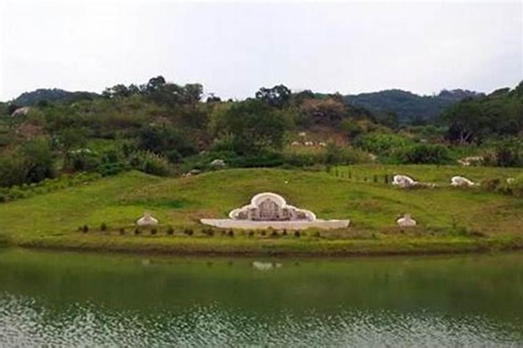 古代一风水大师,背负不孝之名,将母亲埋在河边,多年后奇迹出现？