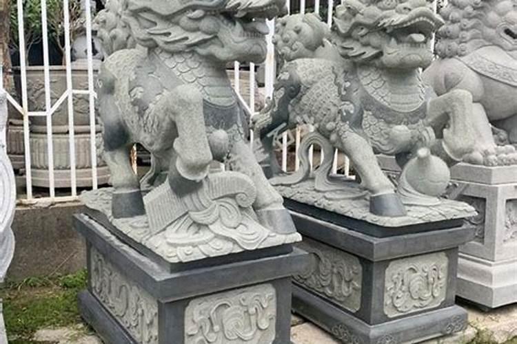 请问住宅大门口摆放镇宅辟邪石雕,都有哪些说辞和注意事项？