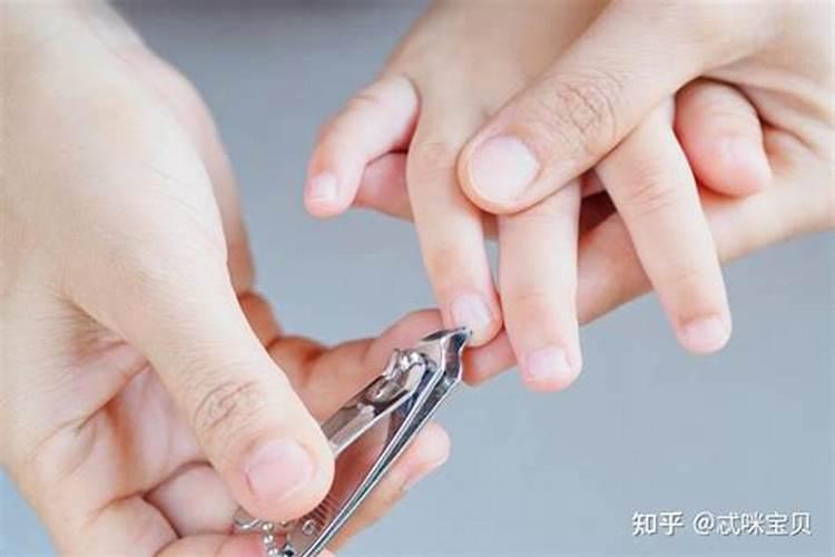 为什么老人说晚上不能剪指甲的？