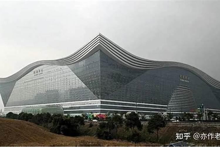身为世界上最大的单体建筑,环球中心咋这么拉胯？