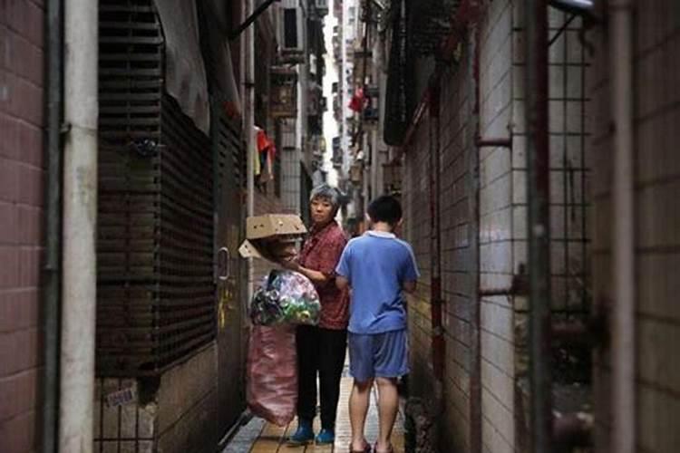 要买住房,房东面是条河,希望大师给点意见