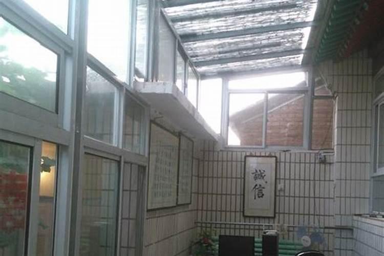 影背墙后面有厕所好不好请懂风水的告知一下,先谢过!？