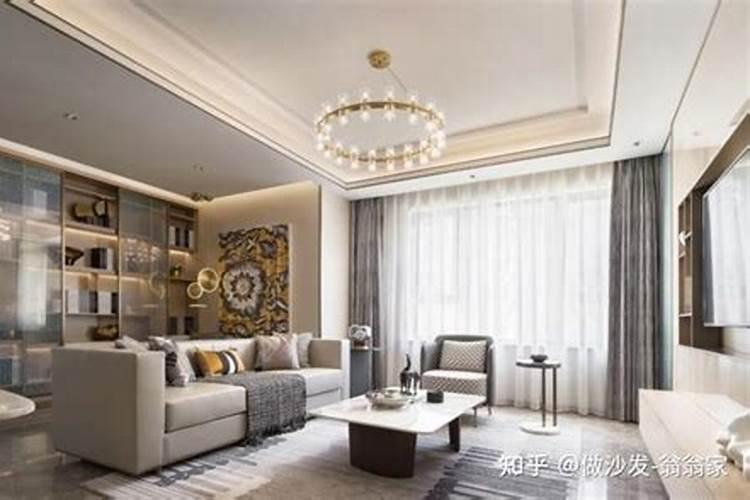 客厅沙发靠东还是靠西(懂风水的帮忙看看)？