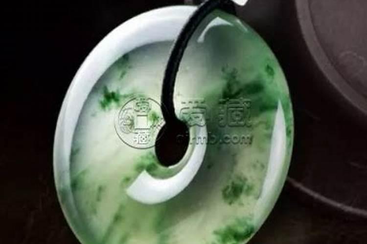 男人戴什么玉吊坠招财转运风水好？