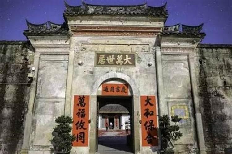 大万世居的历史沿革