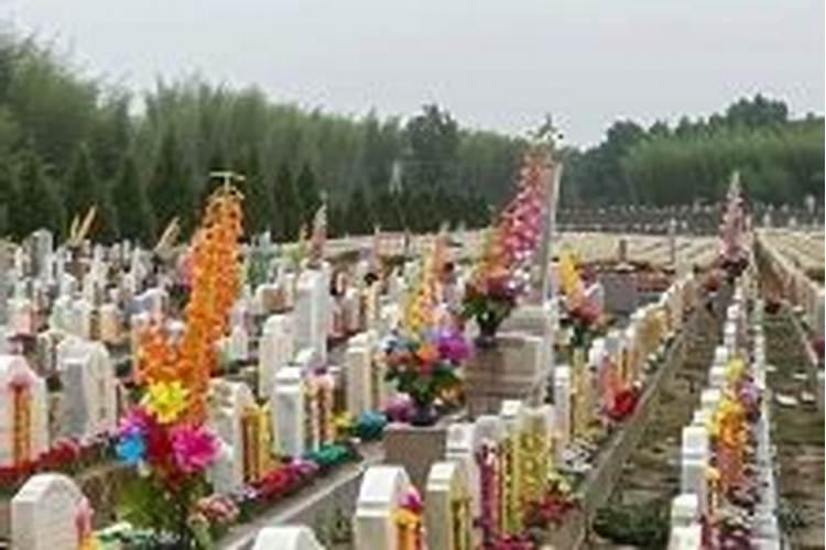 传统丧葬礼俗之下葬坟墓的渊源和下葬风俗