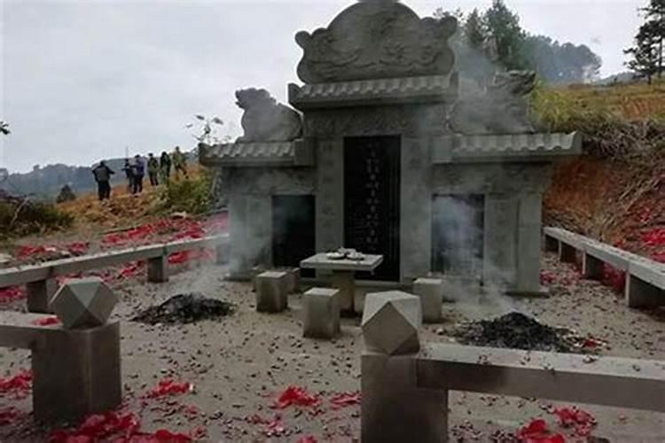 祖坟两边八字墙不对称