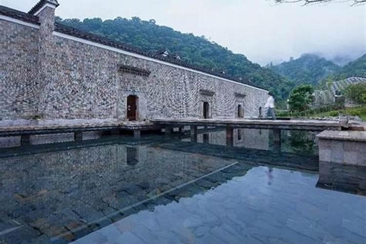 九华山德懋堂为什么选在那么偏僻的地方风水好不好？