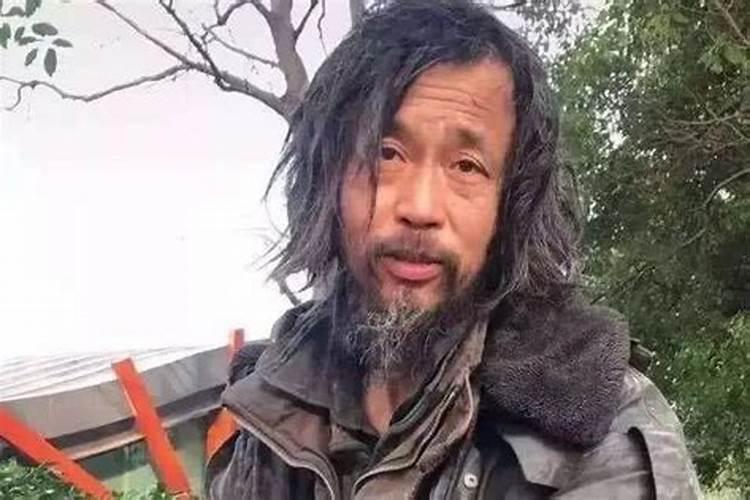流浪大师沈威面相像不像街头上摆地摊那些所谓算命及风水,八字大师能。
