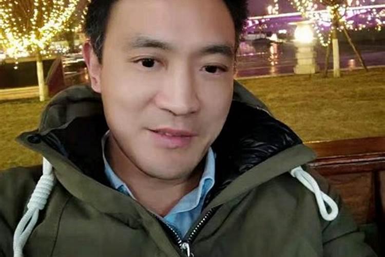 我的小孩子是2013.1.7号早上8点多出生的男孩,姓林,请各位大师帮忙。？