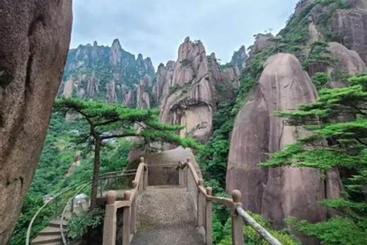 三清山普宁寺在哪里？