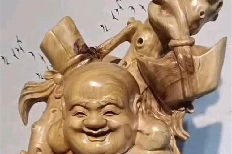 招财进宝弥勒佛在店里放哪里比较好？
