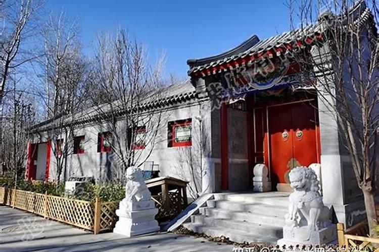 两个院子两个门中间通南院门朝东北院门朝西