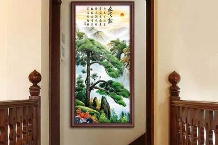 客厅冲门墙上做块玻璃画好不好？