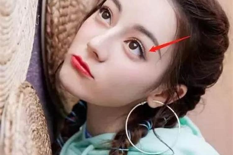 迪丽热巴蓝眼线被网友追捧!纹绣师你的想法很危险