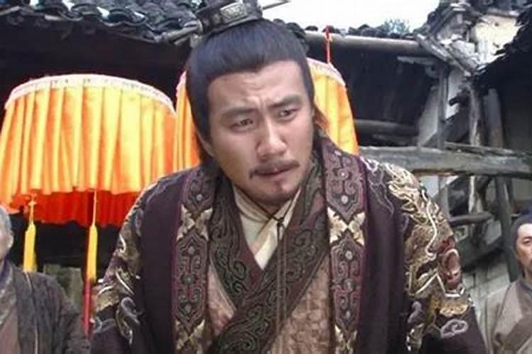刘伯温奉命考察完朱元璋父母坟墓,究竟看到了什么,直接大呼龙窝pp当初刘伯温在看了朱元璋母亲的墓地后不经发现，原来朱元璋他母亲竟然埋葬在了一块龙脉之上。这一个地方的风水气运可以说是好的不能再好了。原本来说朱元璋是打算给自己的母亲从新选取一块墓地的，而在刘伯温看了以后回去就告诉朱元璋说你母亲的墓地的风水可以说是上上之选了，已经不需要还重新更改了。其实这样的事情在历史上是经常出现的，人们都会pph3ext2、朱元璋活埋亲娘而登皇位,能怪风水玄学吗？