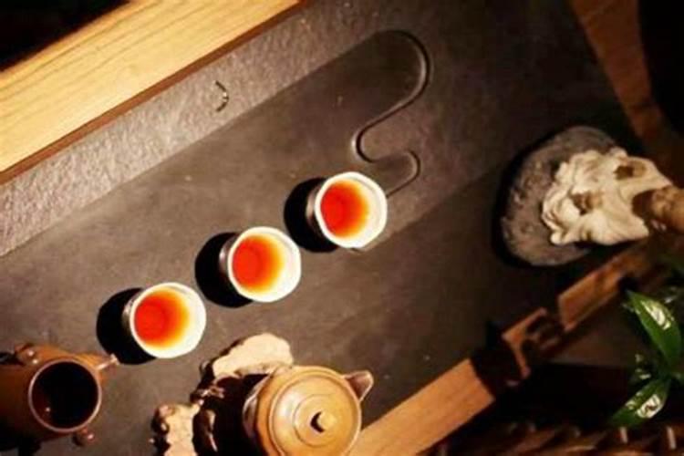布衣粗食是什么意思？